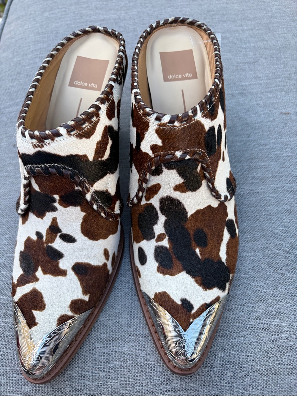 Dolce Vita Brown and White Cow-Print Block Heel Mules with Metallic Toe size 9 - Picture 2 of 10
